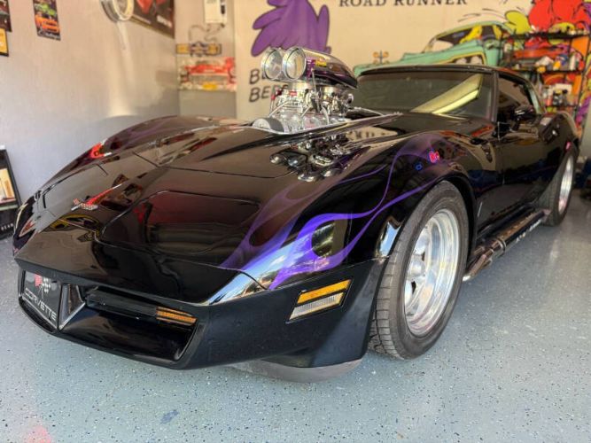 Chevrolet-Corvette-1980-Black-Purple-Ghost-Black-23