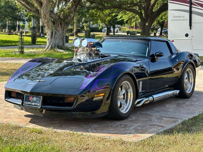 Chevrolet-Corvette-1980-Black-Purple-Ghost-Black-27