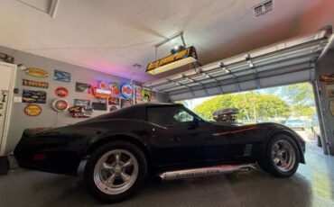 Chevrolet-Corvette-1980-Black-Purple-Ghost-Black-3