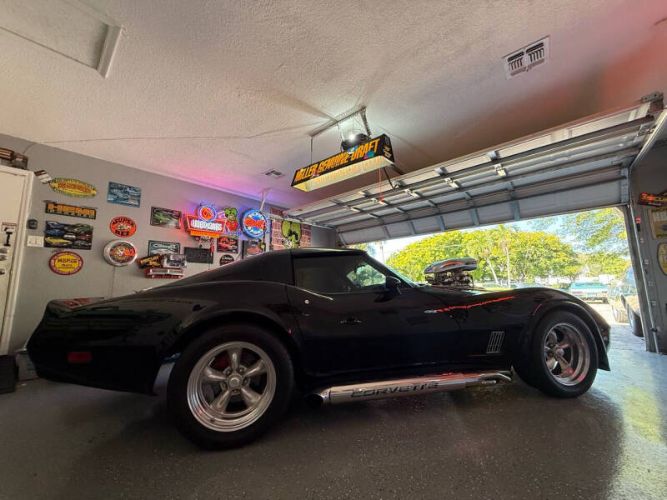Chevrolet-Corvette-1980-Black-Purple-Ghost-Black-3