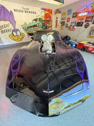 Chevrolet-Corvette-1980-Black-Purple-Ghost-Black-9