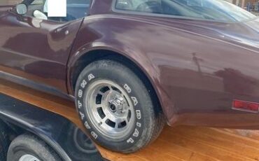 Chevrolet-Corvette-1980-Burgundy-Burgundy