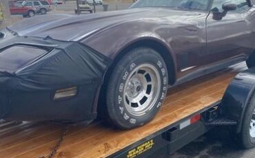 Chevrolet-Corvette-1980-Burgundy-Burgundy-7