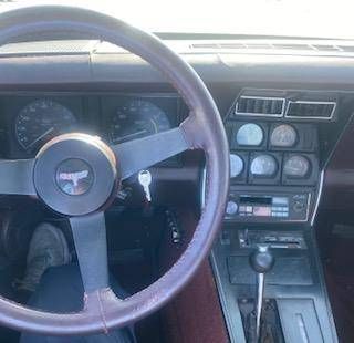 Chevrolet-Corvette-1980-Purple-3