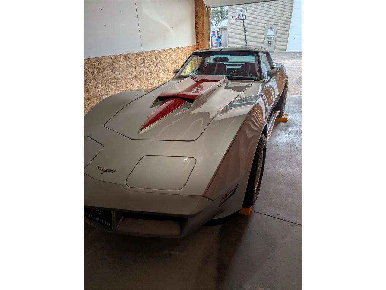 Chevrolet-Corvette-1980-Silver-Red-6