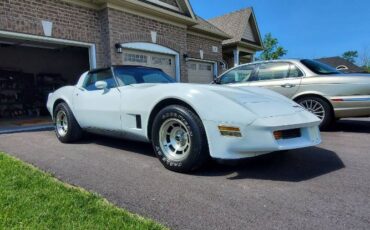 Chevrolet-Corvette-1980-White-10