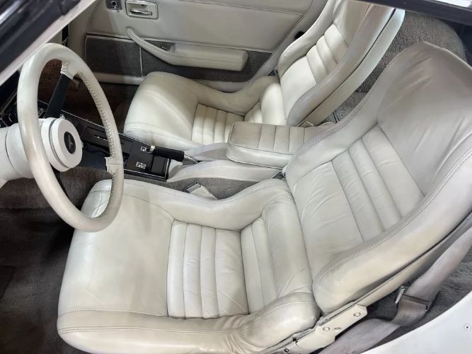 Chevrolet-Corvette-1980-White-2