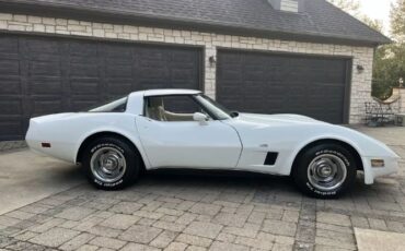 Chevrolet-Corvette-1980-White-3