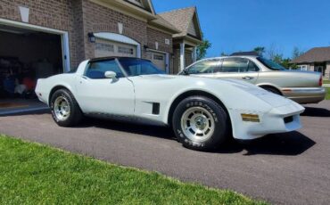 Chevrolet-Corvette-1980-White-3