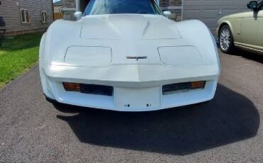 Chevrolet-Corvette-1980-White-8