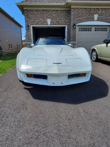 Chevrolet-Corvette-1980-White-8