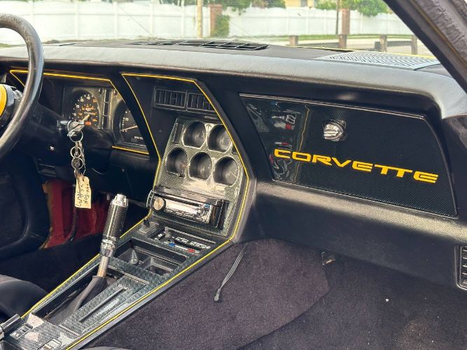 Chevrolet-Corvette-1980-Yellow-1