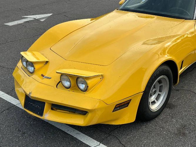 Chevrolet-Corvette-1980-Yellow-11