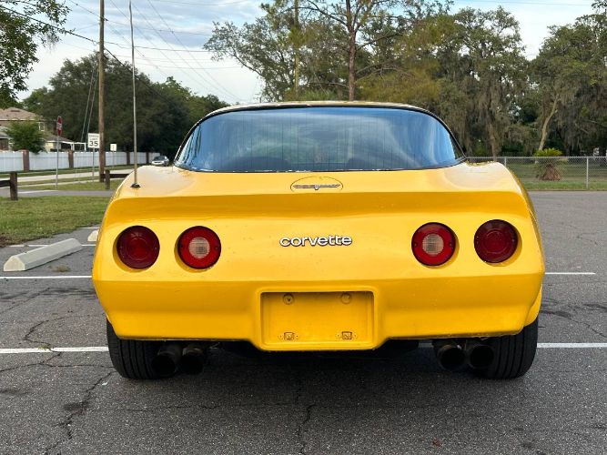 Chevrolet-Corvette-1980-Yellow-14