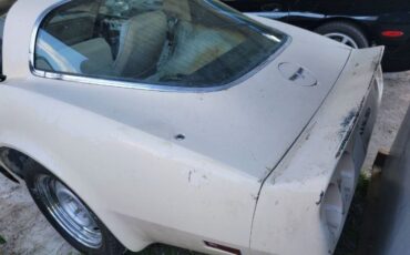 Chevrolet-Corvette-1980-Yellow-4