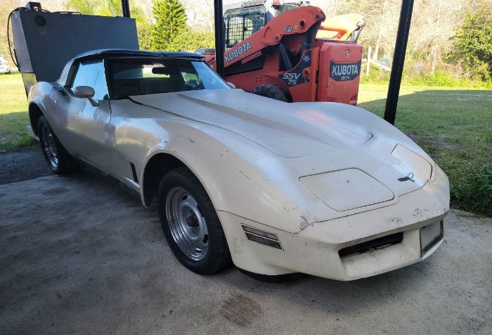 Chevrolet-Corvette-1980-Yellow-5
