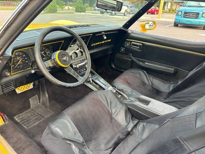 Chevrolet-Corvette-1980-Yellow-7