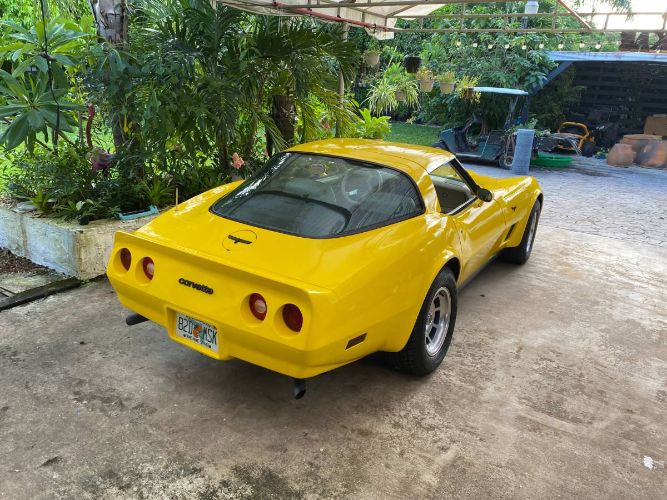 Chevrolet-Corvette-1980-Yellow-8