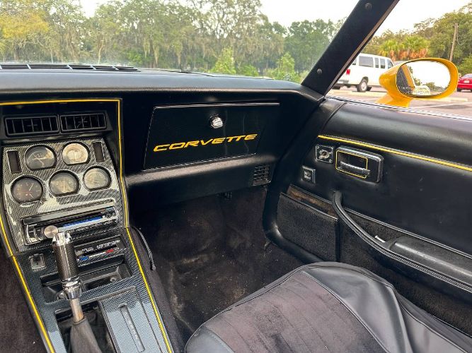 Chevrolet-Corvette-1980-Yellow-9