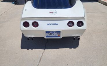 Chevrolet-Corvette-1981-1