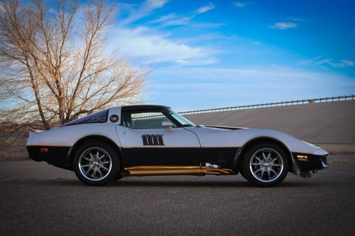 Chevrolet-Corvette-1981-1