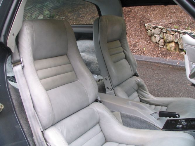 Chevrolet-Corvette-1981-14