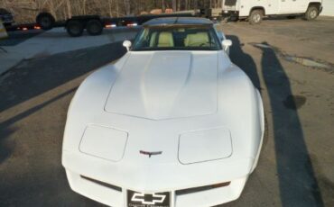 Chevrolet-Corvette-1981-15