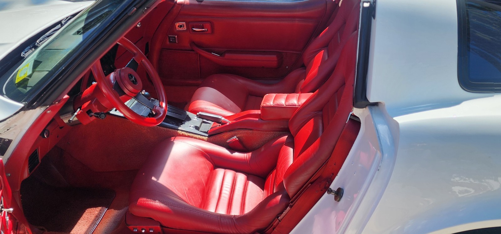 Chevrolet-Corvette-1981-15