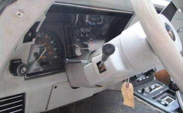 Chevrolet-Corvette-1981-16
