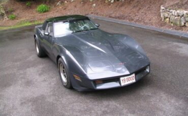 Chevrolet-Corvette-1981-2