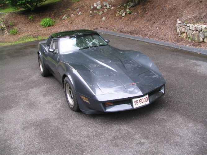 Chevrolet-Corvette-1981-2