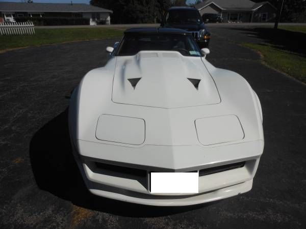 Chevrolet-Corvette-1981-2