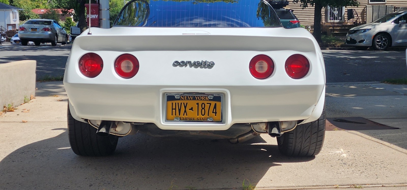 Chevrolet-Corvette-1981-2