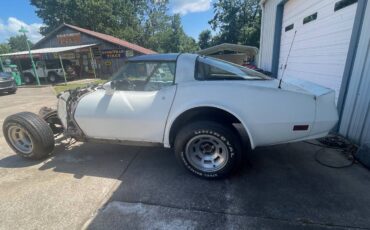 Chevrolet-Corvette-1981