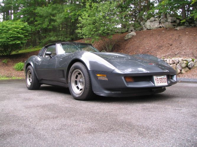 Chevrolet-Corvette-1981-3