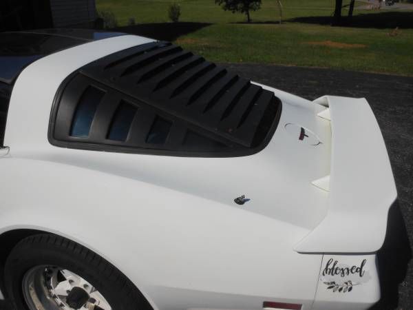 Chevrolet-Corvette-1981-3