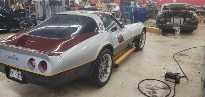 Chevrolet-Corvette-1981-3