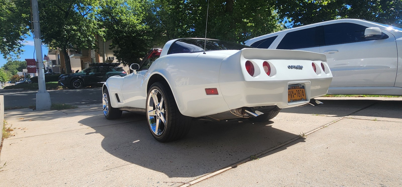 Chevrolet-Corvette-1981-3
