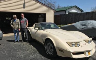 Chevrolet-Corvette-1981-4