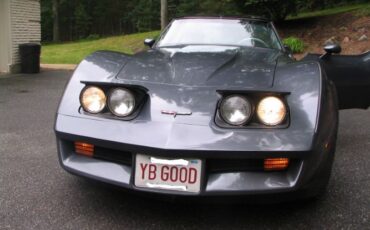 Chevrolet-Corvette-1981-4