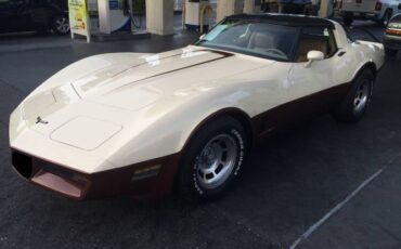 Chevrolet-Corvette-1981