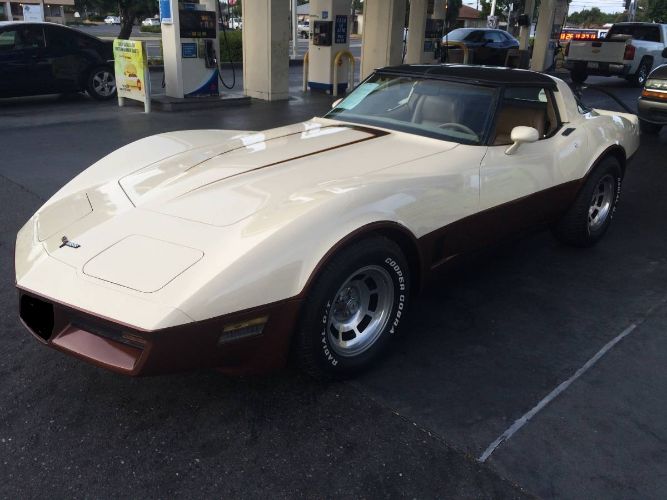 Chevrolet-Corvette-1981