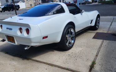 Chevrolet-Corvette-1981-5