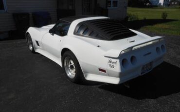 Chevrolet-Corvette-1981-5