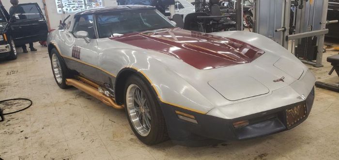 Chevrolet-Corvette-1981-5