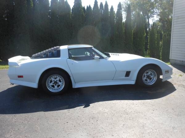 Chevrolet-Corvette-1981-6