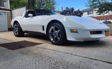 Chevrolet-Corvette-1981-7