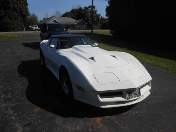 Chevrolet-Corvette-1981-7