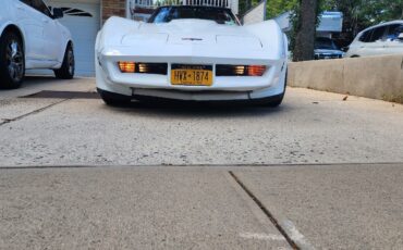 Chevrolet-Corvette-1981-8