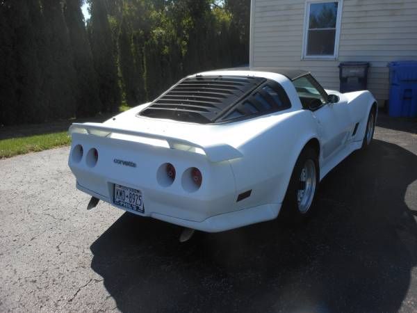 Chevrolet-Corvette-1981-8